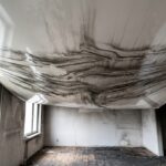 Натяжной потолок после задымления: копоть и следы гари на полотне